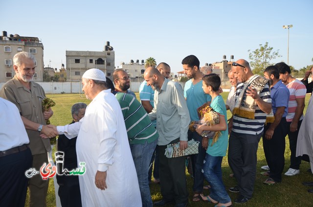  كفرقاسم - فيديو : تتصافح الايدي وتتعانق الرقاب في صلاة عيد الاضحى المبارك في المصلى ومشاركة واسعة مع الابتسامة 